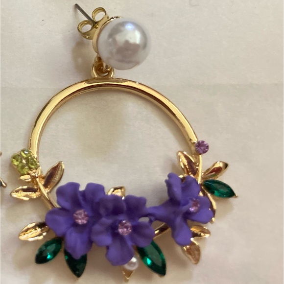 Purple floral pearl gold earrings - Picture 5 of 8